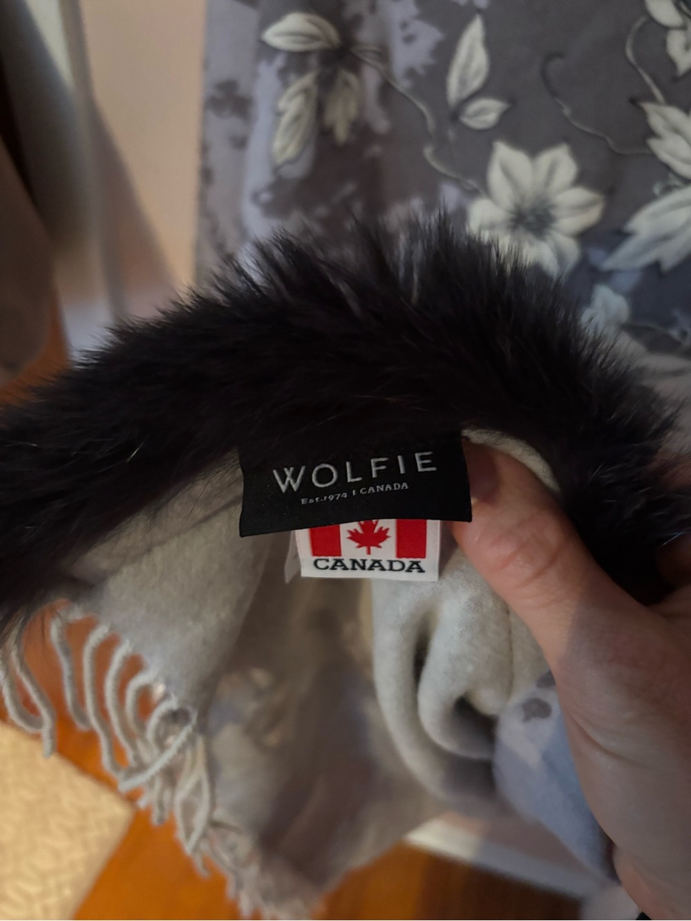 Wolfie Furs Flora Fox Fur Wool & Cashmere Shawl - Picture 4 of 4